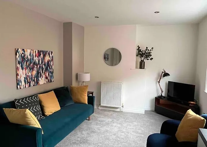 Town Centre Apartment With Parking