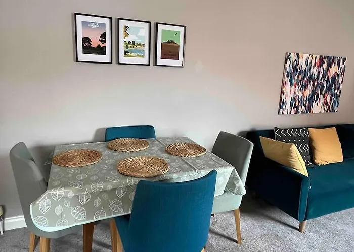 Town Centre Apartment With Parking