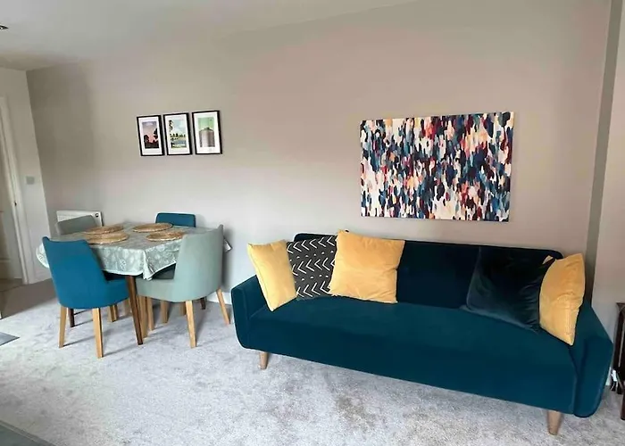 Town Centre Apartment With Parking